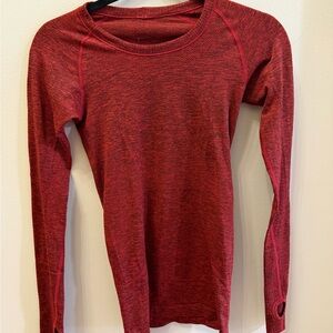 Lululemon Swiftly Tech Long Sleeve Crew
Black / True Red SIZE 2